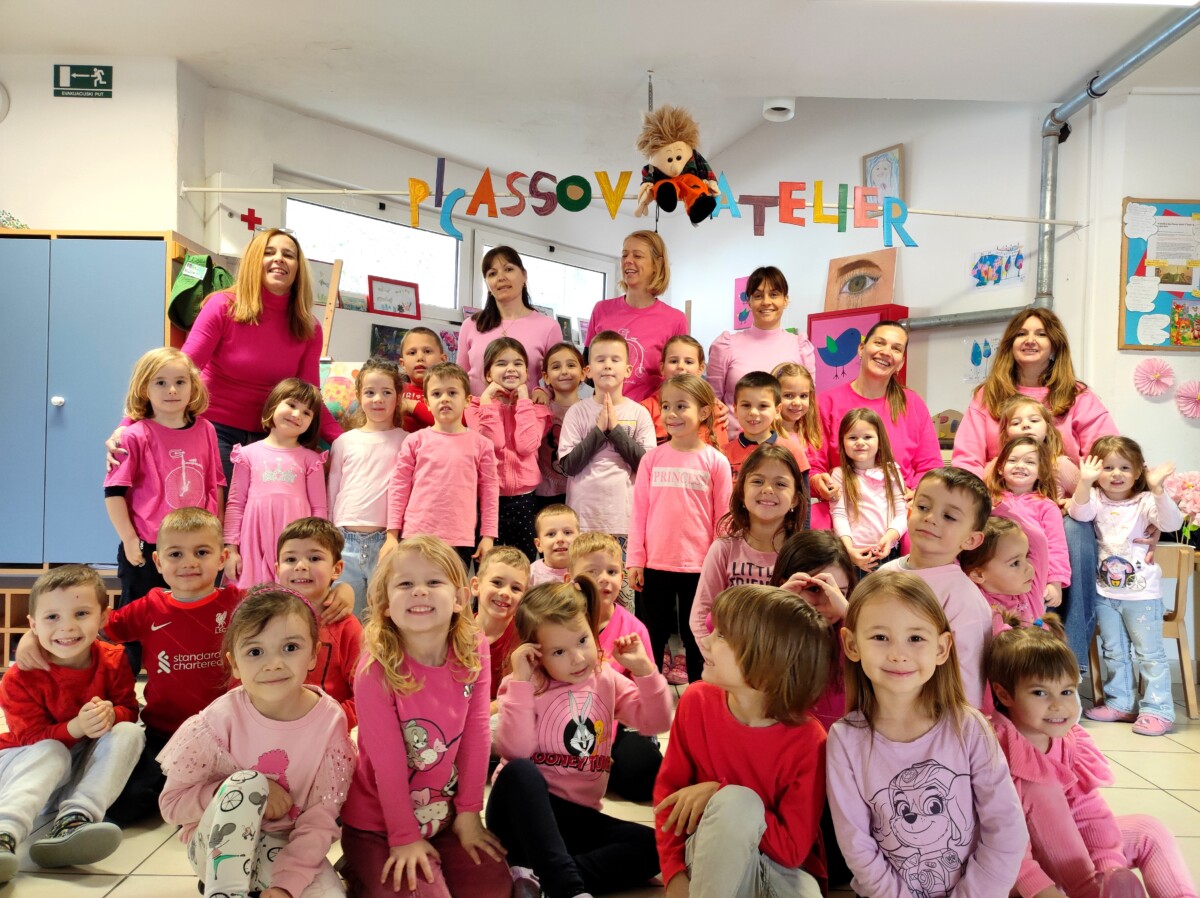 dan_ruzicastih_majica_00  